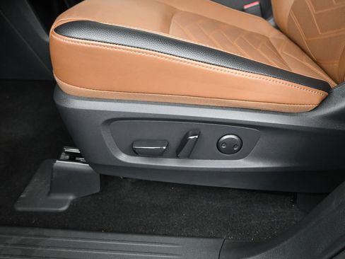 Certified 2025 Nissan Pathfinder Platinum w/ Cargo Package FWD image 10