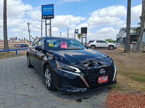 Used 2025 Nissan Altima 2.5 S FWD image 1