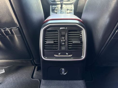 Used 2022 Porsche Macan AWD/4WD image 13