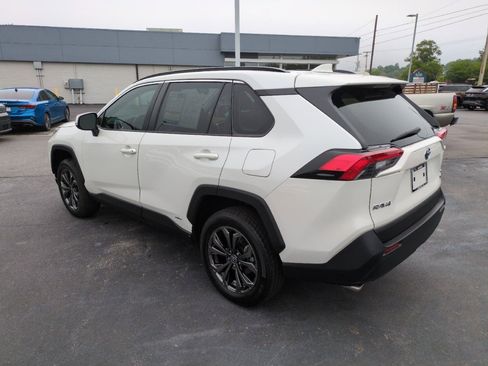 Used 2022 Toyota RAV4 XLE Premium AWD/4WD image 5