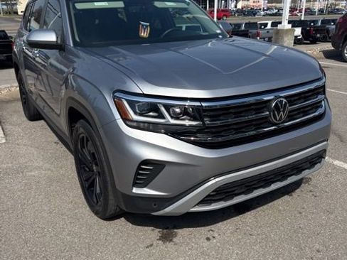 Used 2023 Volkswagen Atlas SE image 2