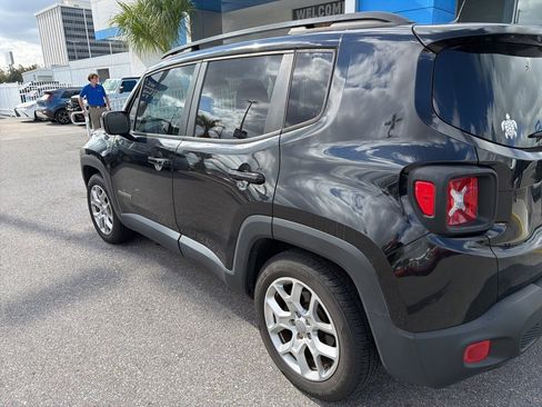Used 2018 Jeep Renegade Latitude w/ Popular Equipment Group image 4