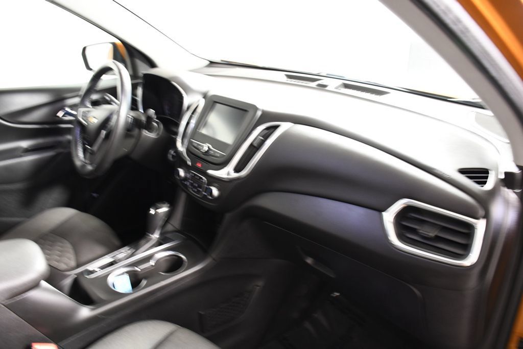 Used 2018 Chevrolet Equinox LT FWD image 19