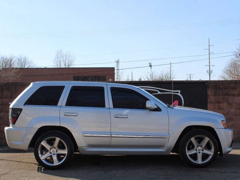 Used 2006 Jeep Grand Cherokee SRT8 w/ SRT Option Group I AWD/4WD image 6