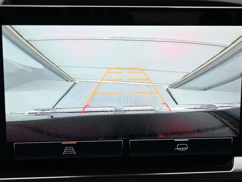 Used 2025 GMC Sierra 1500 SLT RWD image 18
