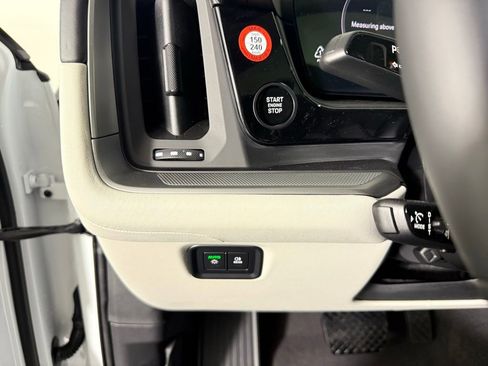 Certified 2025 Porsche Cayenne image 34