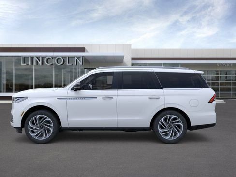 New 2025 Lincoln Navigator Reserve AWD/4WD image 3