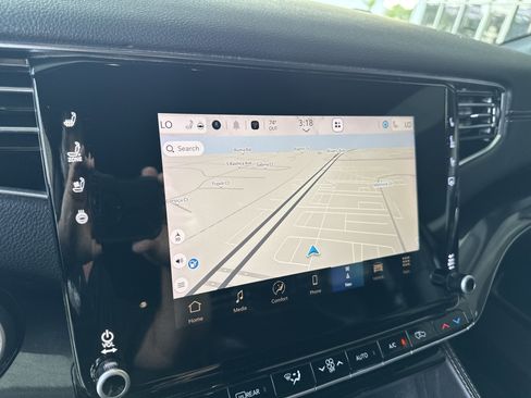 Used 2024 Jeep Wagoneer L image 23