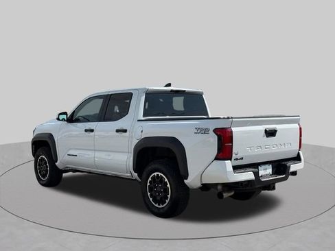 Used 2025 Toyota Tacoma TRD Off-Road AWD/4WD image 5