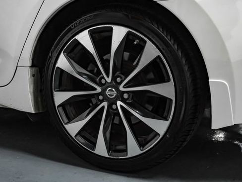 Used 2016 Nissan Maxima SR image 57