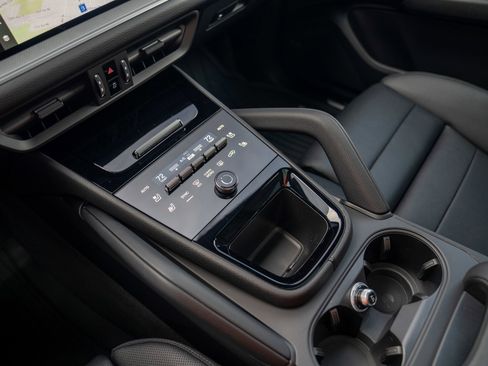 New 2026 Porsche Cayenne image 20