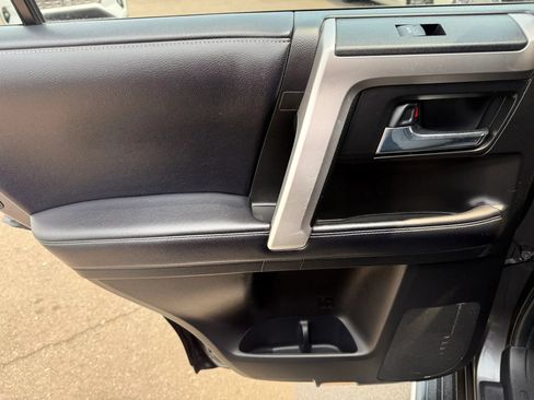 Used 2018 Toyota 4Runner SR5 AWD/4WD image 17