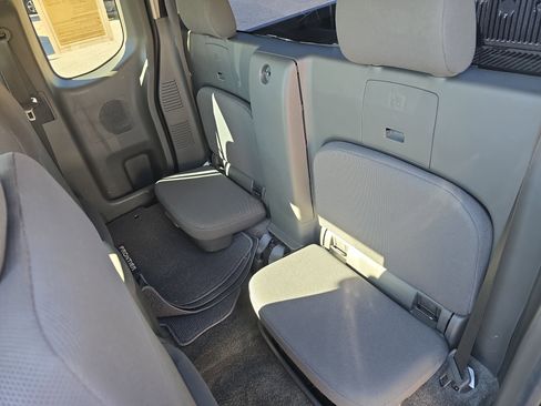 Used 2015 Nissan Frontier S image 16