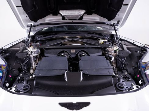 Used 2025 Aston Martin DB12 Coupe RWD image 15