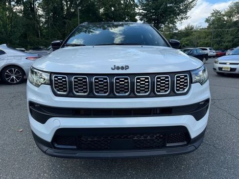Used 2024 Jeep Compass Latitude w/ Convenience Group AWD/4WD image 8