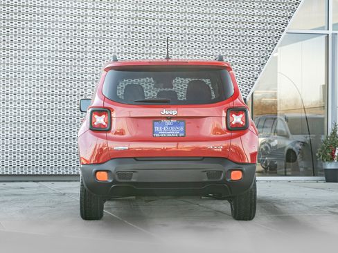 Used 2016 Jeep Renegade Latitude w/ Safety & Security Group image 25