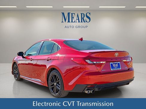 Used 2025 Toyota Camry SE image 4