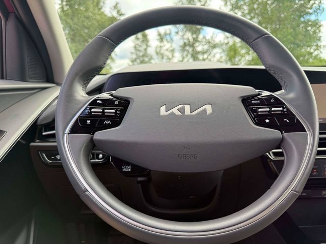 Used 2024 Kia Niro EX FWD image 23