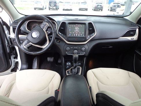 Used 2017 Jeep Cherokee 75th Anniversary AWD/4WD image 18