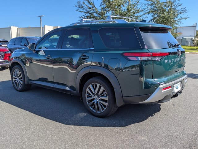 Used 2022 Nissan Pathfinder SL w/ SL Premium Package FWD image 5
