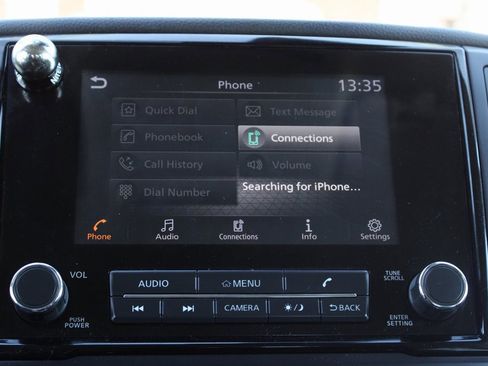 Used 2022 Nissan Titan SV image 26