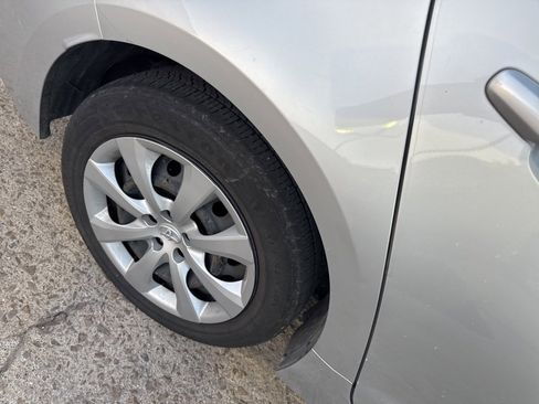 Used 2020 Toyota Corolla LE image 9