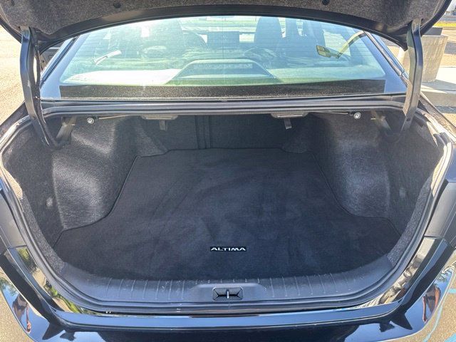 Used 2024 Nissan Altima 2.5 SL FWD image 12