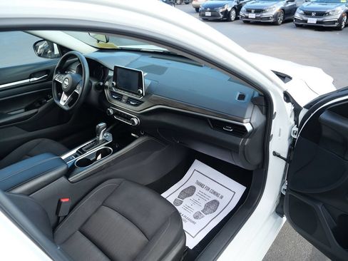 Used 2023 Nissan Altima 2.5 SV AWD/4WD image 17