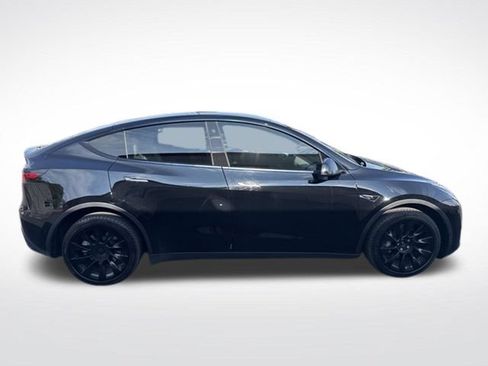 Used 2022 Tesla Model Y Long Range AWD/4WD image 2