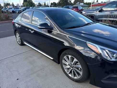 Used 2016 Hyundai Sonata Sport w/ Option Group 1V FWD image 3