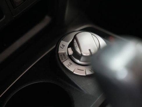 Used 2015 Toyota 4Runner SR5 AWD/4WD image 30