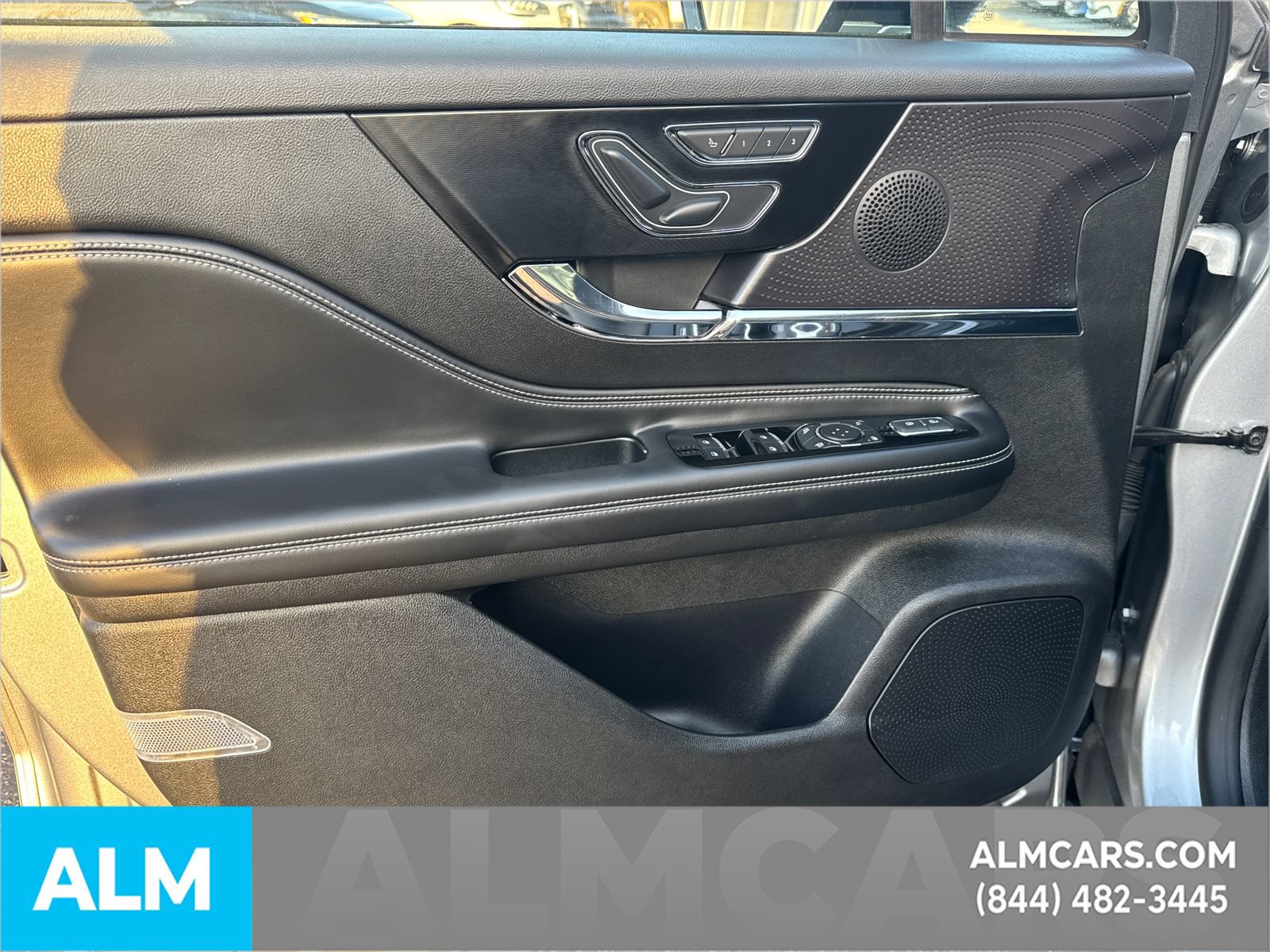 Used 2024 Lincoln Corsair AWD image 12