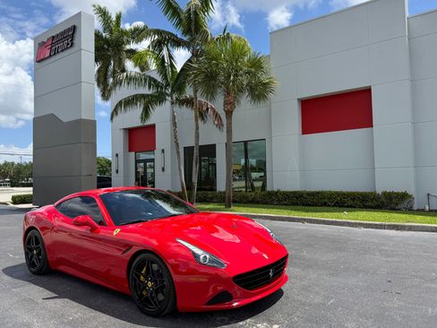 Used 2017 Ferrari California T RWD image 20