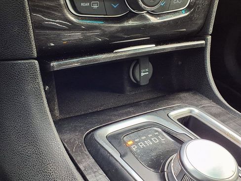 Used 2015 Chrysler 300 Limited image 12