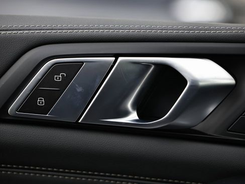 New 2026 BMW X7 xDrive40i w/ M Sport Package image 16