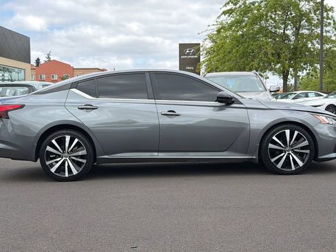 Used 2020 Nissan Altima 2.5 SR w/ Premium Package AWD/4WD image 3