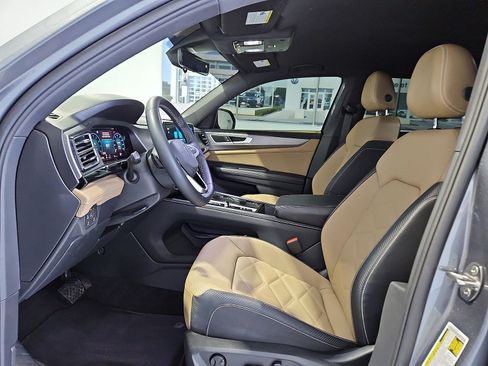 Used 2024 Volkswagen Atlas Cross Sport SE FWD image 31