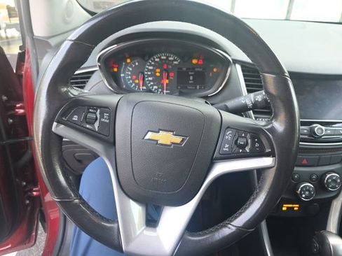 Used 2021 Chevrolet Trax LT w/ Driver Confidence Package AWD/4WD image 14