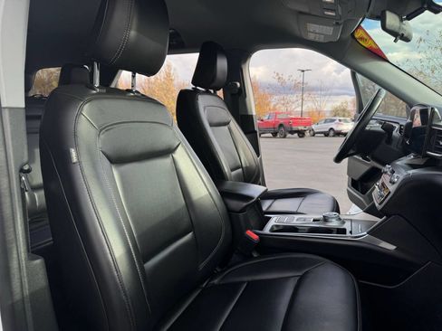 Used 2022 Ford Explorer XLT w/ Equipment Group 202A image 38