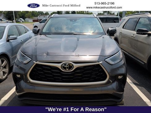 Used 2023 Toyota Highlander XLE AWD/4WD image 2