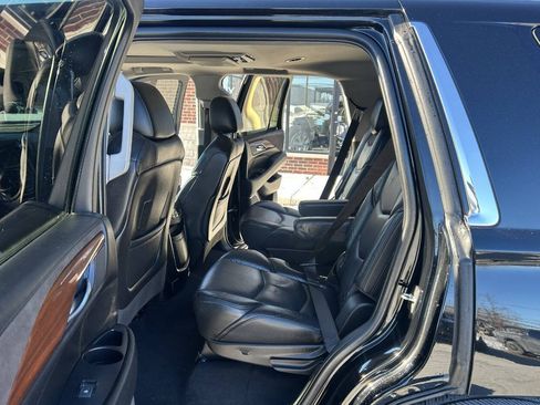 Used 2018 Cadillac Escalade Premium Luxury image 35