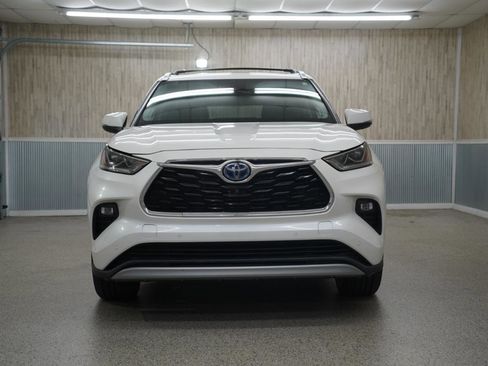Used 2021 Toyota Highlander Platinum AWD/4WD image 2