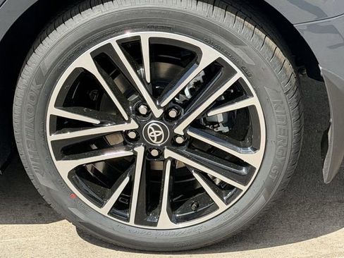 Used 2026 Toyota Camry XLE image 8