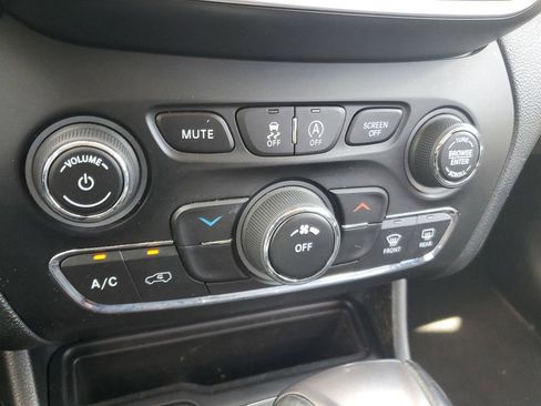 Used 2021 Jeep Cherokee Latitude Lux image 23