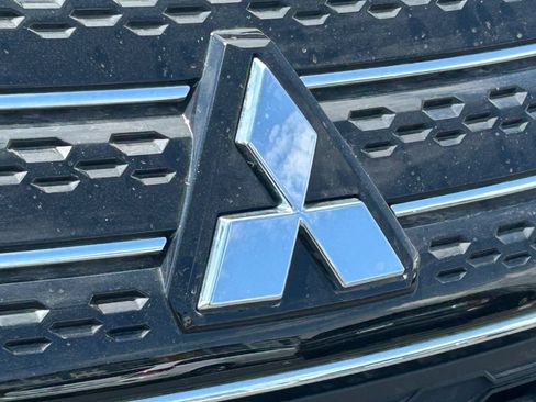 Used 2025 Mitsubishi Outlander 4WD Plug-In Hybrid image 11