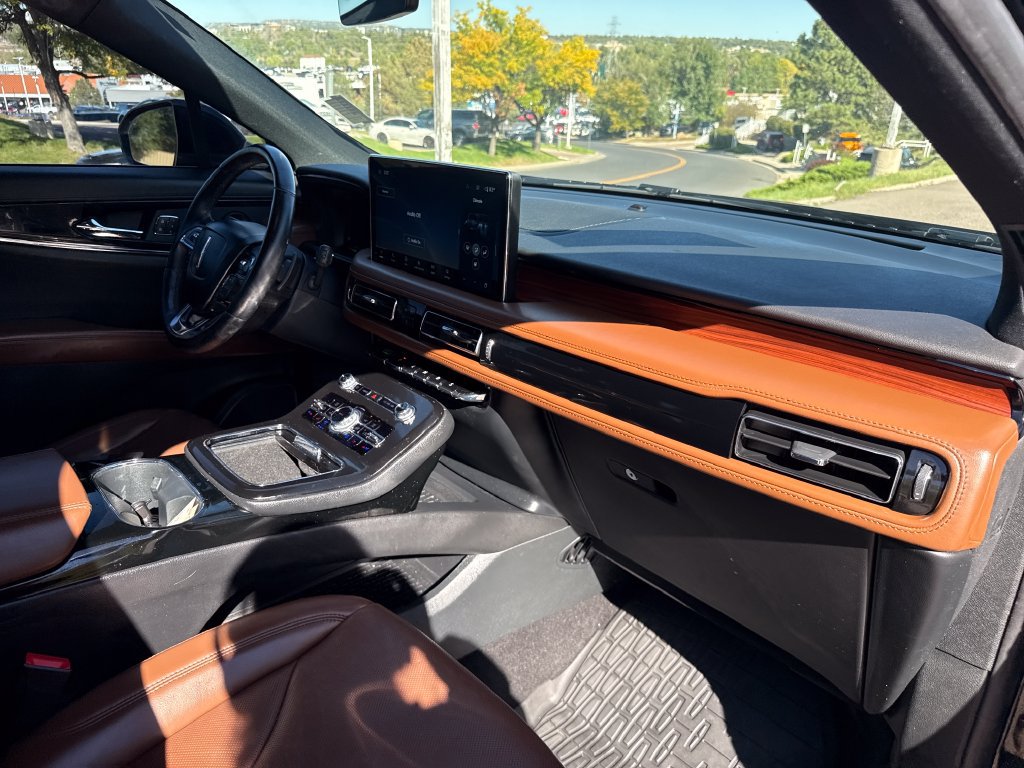 Used 2022 Lincoln Nautilus Reserve w/ Luxury Package AWD/4WD image 32