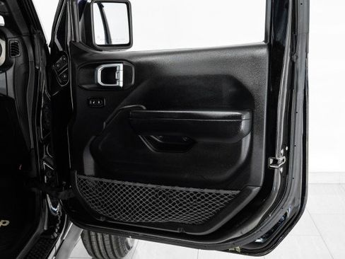 Used 2018 Jeep Wrangler Unlimited Sport S image 38