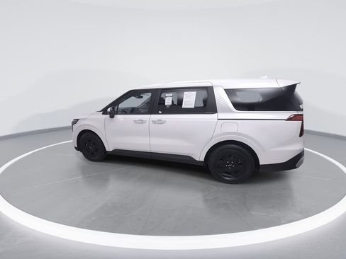 Used 2025 Kia Carnival image 5