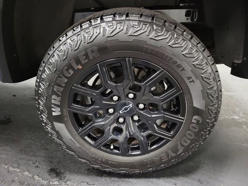 Used 2023 Chevrolet Colorado Trail Boss image 10