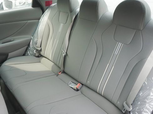 Used 2024 Hyundai Elantra SEL image 9